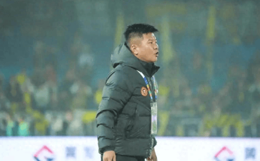 0-1！李金羽太难了！铁人3连败+4轮不胜，新鹏城赢球紧咬申花泰山
